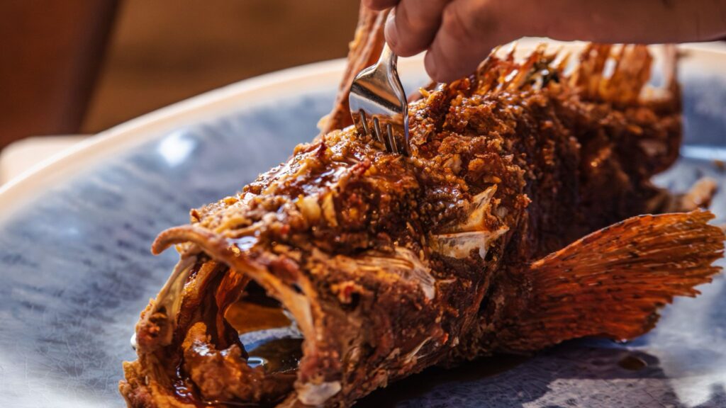 Cap roig o cabracho frito es una de las especialidades de Ses Oliveres