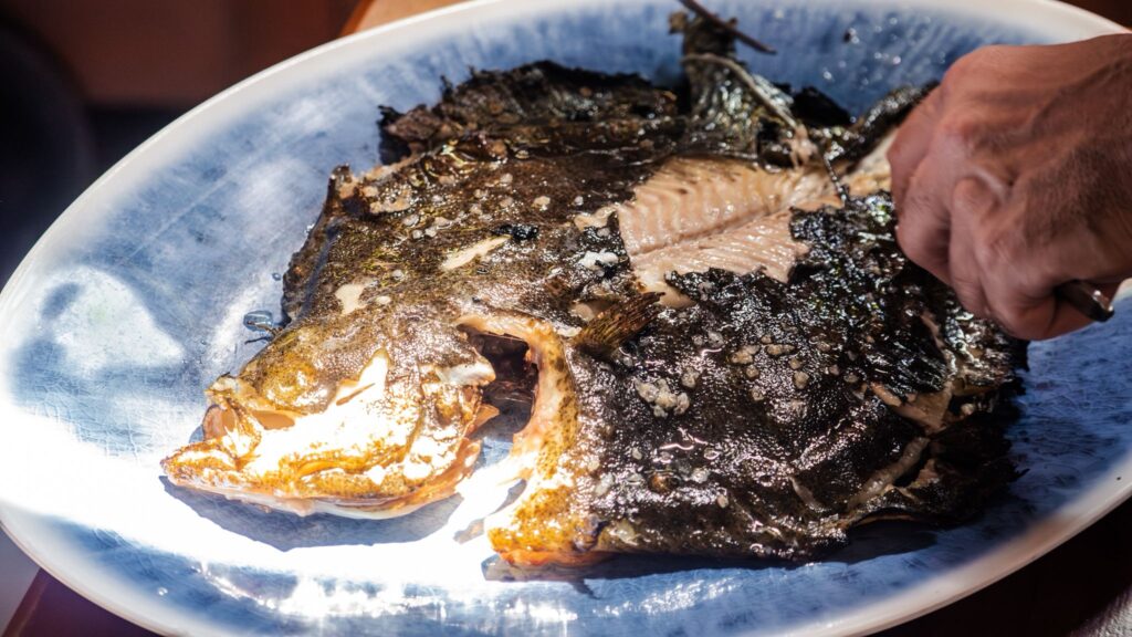 Rodaballo a la plancha con ajada