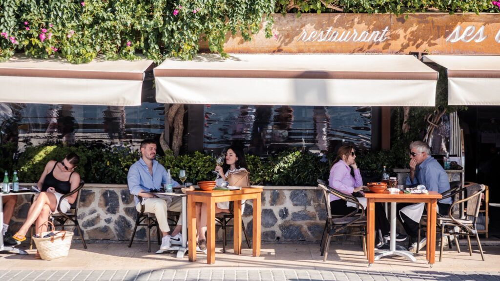 Agradable terraza de Ses Oliveres Port de Sóller ubicada en Passeig Es Través