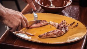 Calamares a la bruta, una de las especialidades más pedidas en Ses Oliveres