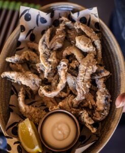 boquerones rebozados con salsa
